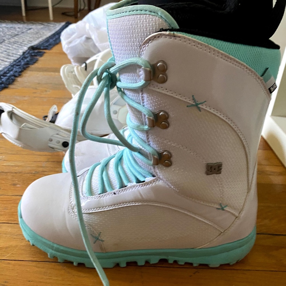 DC Snowboarding boots